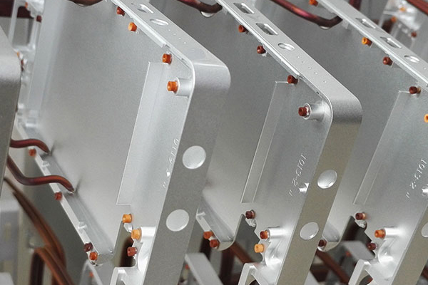 都說手機外殼用鍛造不銹鋼代替鋁合金,CNC加工面臨轉型?(圖2) 都說手機外殼用鍛造不銹鋼代替鋁合金,CNC加工面臨轉型?(圖2)