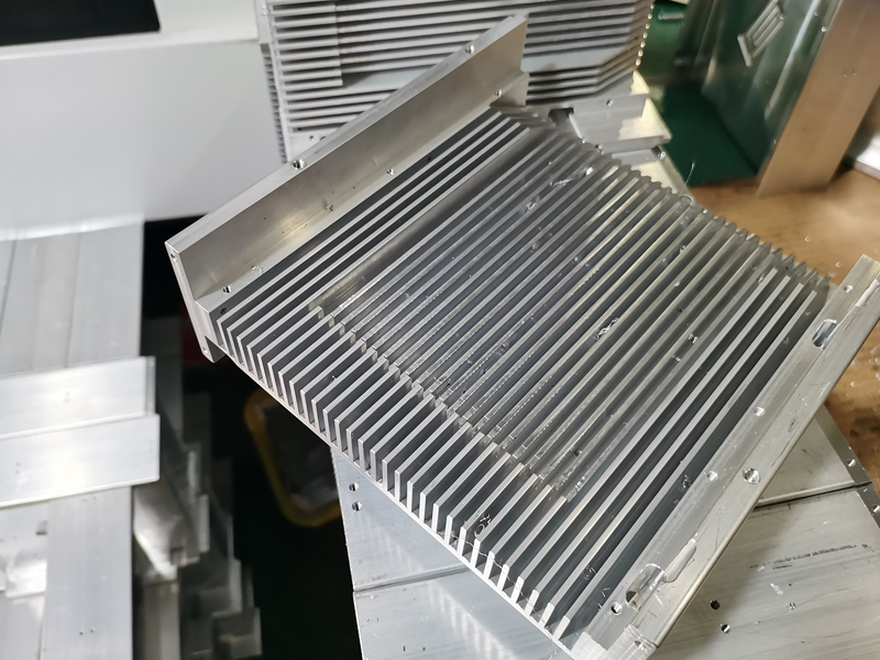 1. 自動化生產(chǎn)設備的引入 機械加工廠家有效提升和改善生產(chǎn)流程的十大方法!(圖2)